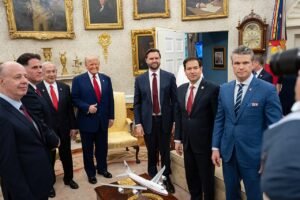 ترامپ - هگست - روبینو - جی دی ونس - نتانیاهو در کنار هم ایسنتاده اند در کاخ سفید