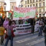 یک تظاهرات با پلاکاردهای حمایت از پولیساریو