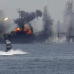 عکس یک کشتی در حال سوختن در دریا