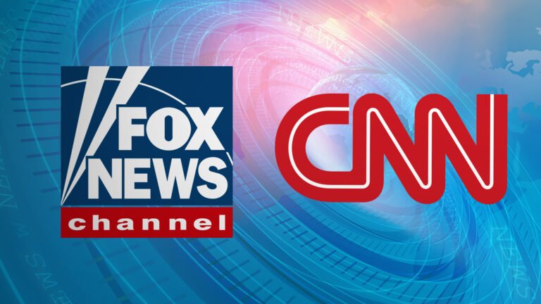 لوگوی خبرگزاری سی ان ان و فاکس نیوز در کنار هم قرار گرفته اند.