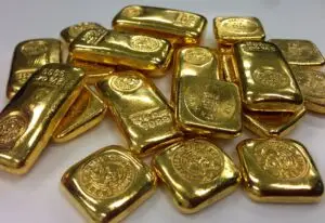 حدود 20 تا شمس طلا که روی هم ریخته شده اند