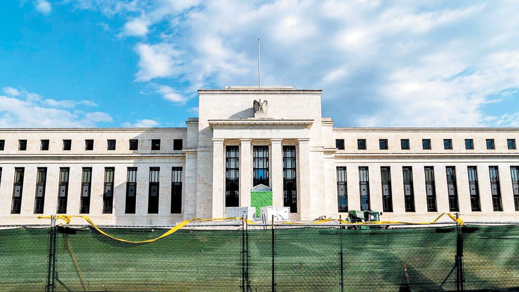 فدرال رزرو در برابر تورم و جنگ به سمت افزایش نرخ بهره می‌رود؟