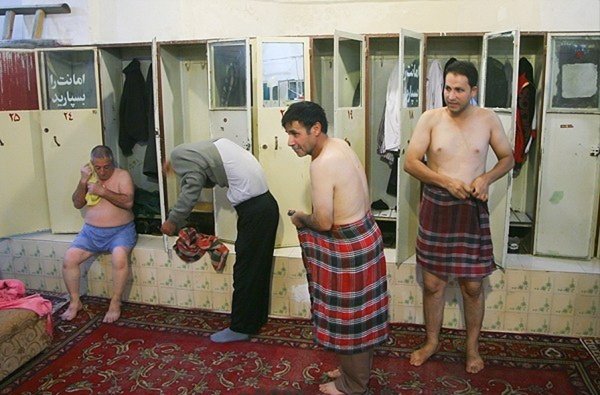 دربارۀ این مقاله بیشتر بخوانید اپوزیسیون در دیاسپورای ایران: بابای حسن! بوق حمامه، وقت نمازه