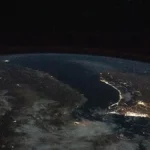 عکس هوایی از تنگه هرمز در جنوب ایران در شب