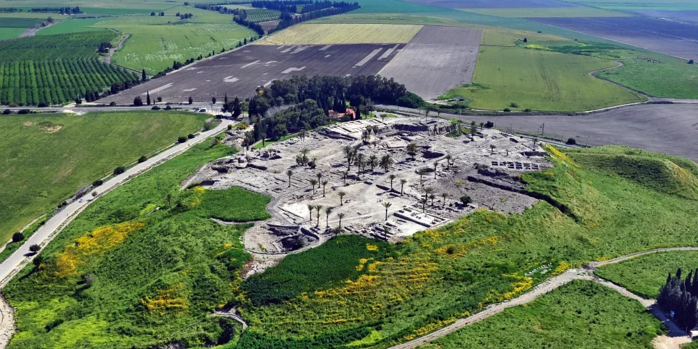 عکس هوایی از تپه مگیدو در اسرائیل